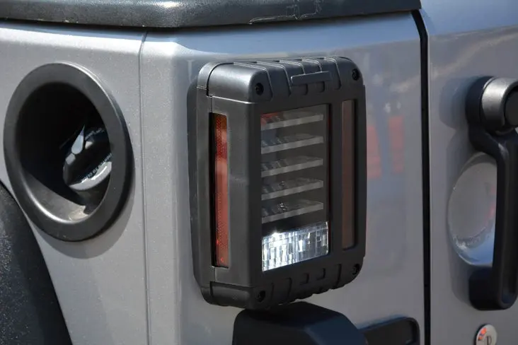 Trail Ops Horizontal Led Tail Light Jeep Wrangler Jk/Jku 1