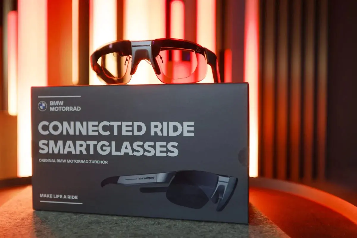 Connected Ride Smartglasses 1