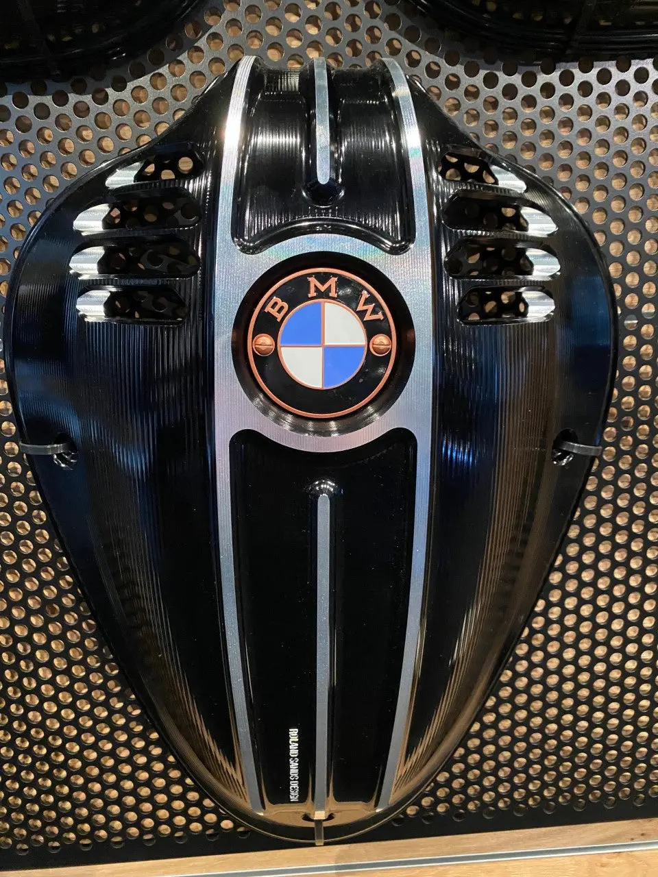R 18 Bmw Breast Plate Contrast Cut 1