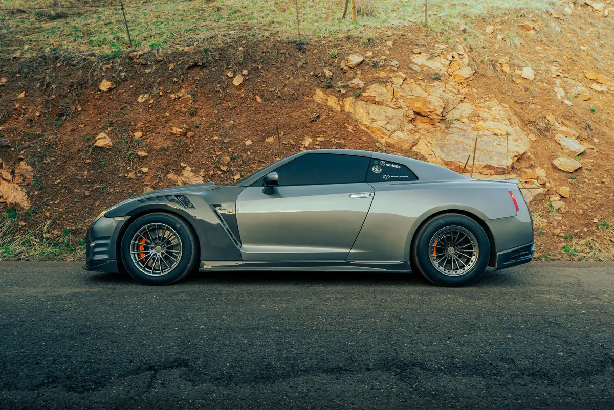 Carbon Fiber Doors For The Nissan Gtr R35 1