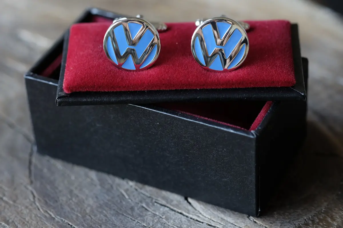 Gemelos Hombre - Logo Volkswagen 1