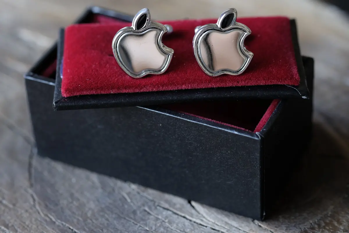 Gemelos Hombre - Logo Apple 1