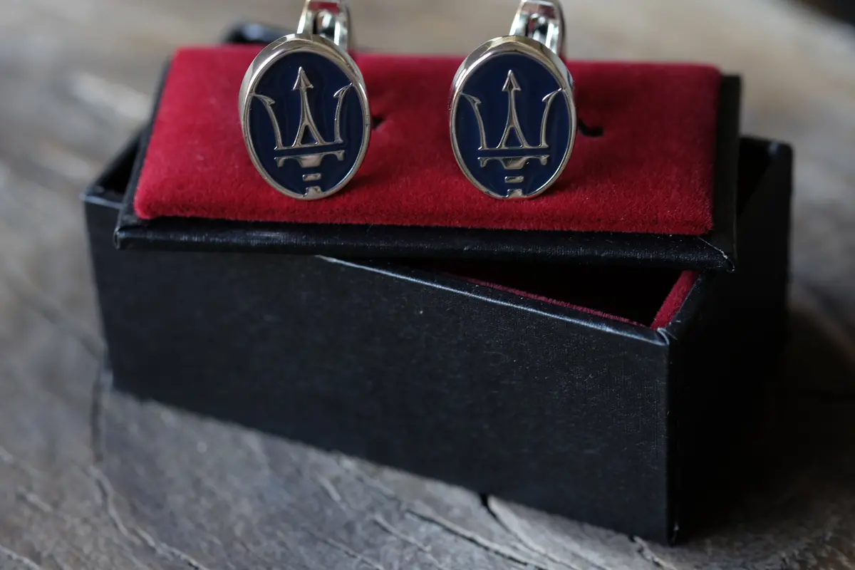 Gemelos Hombre - Logo Maserati 1