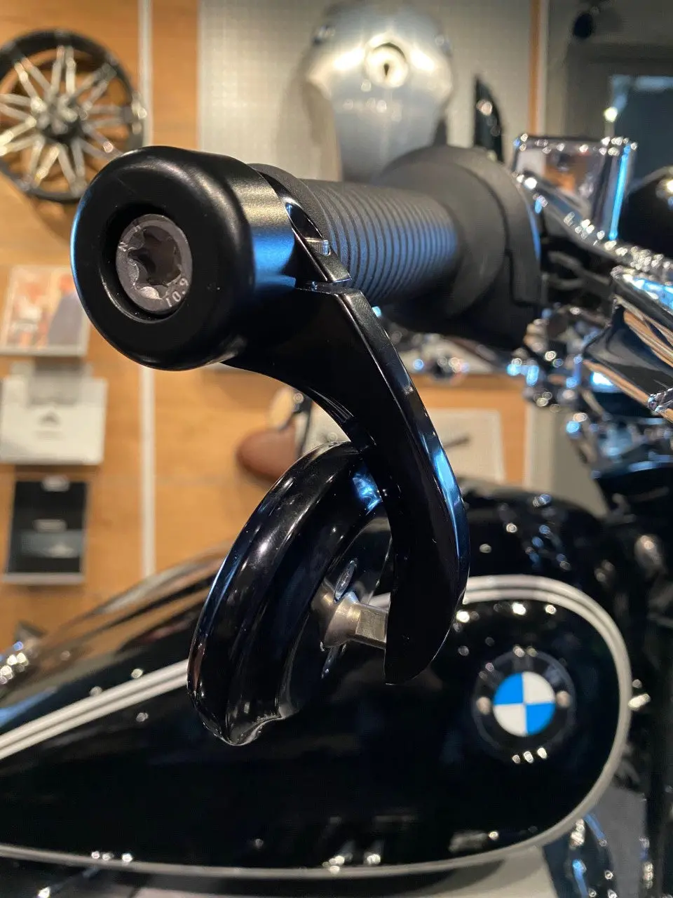 R 18 Bar End Mirror Kit 1