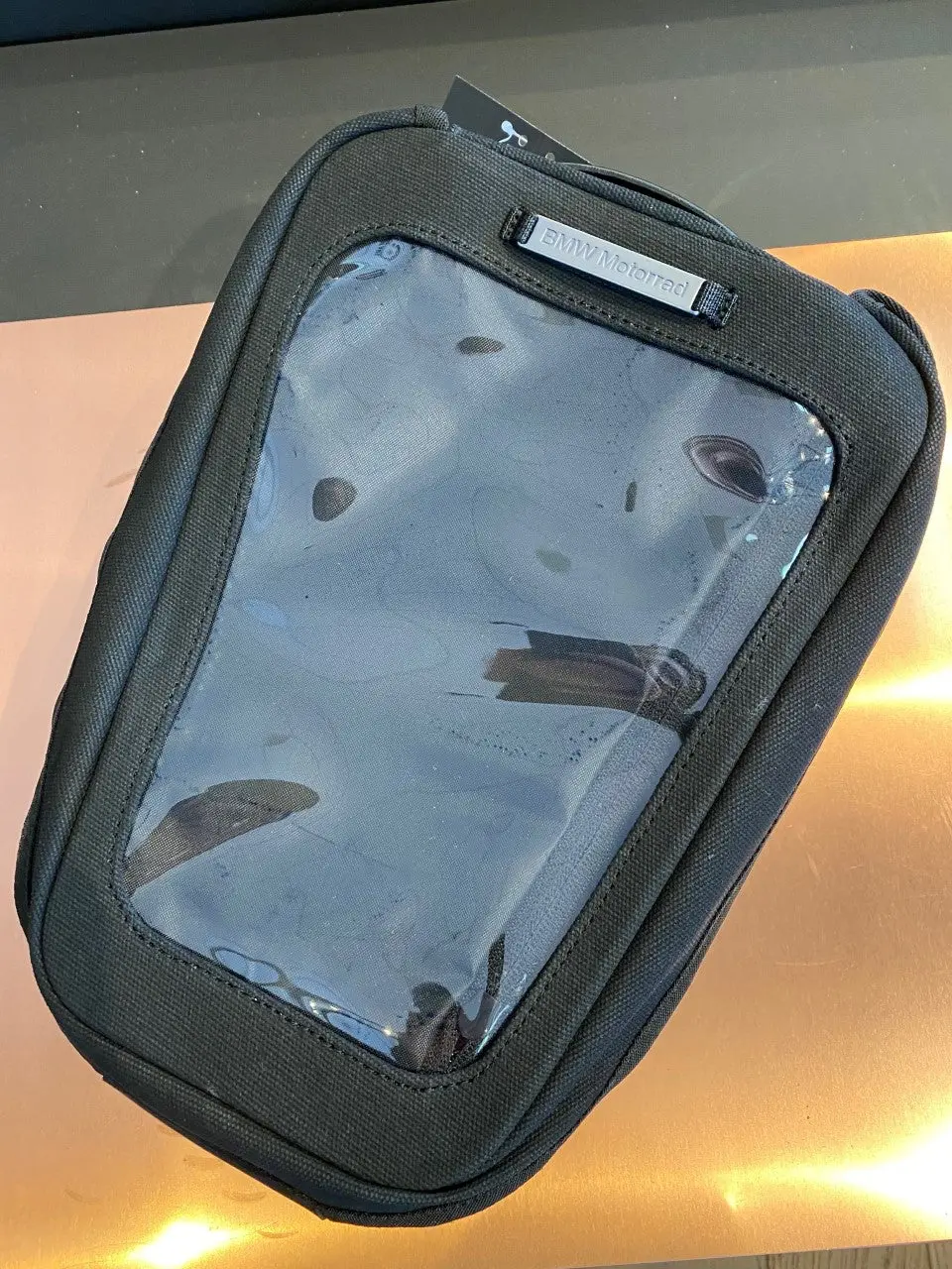 R 18 Magnetic Tank Bag 1
