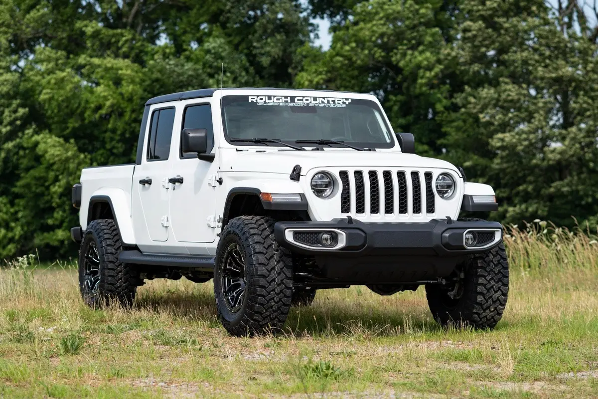 Rough Country 2.5 Inch Leveling Kit | Spacers | Jeep Gladiator Jt 4Wd (2024-2025) 1