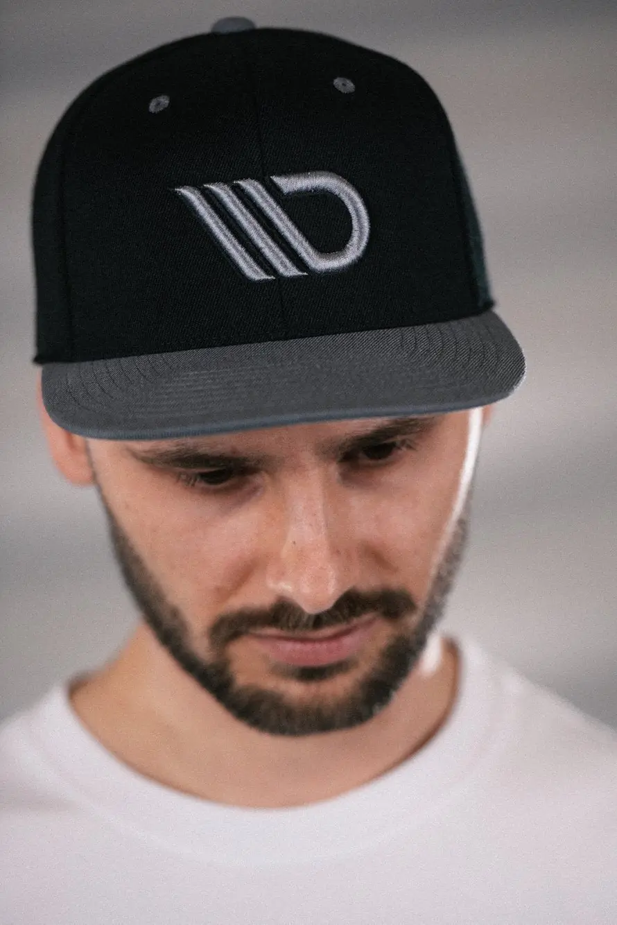 Gorra Negra / Gris Maxton Design 1