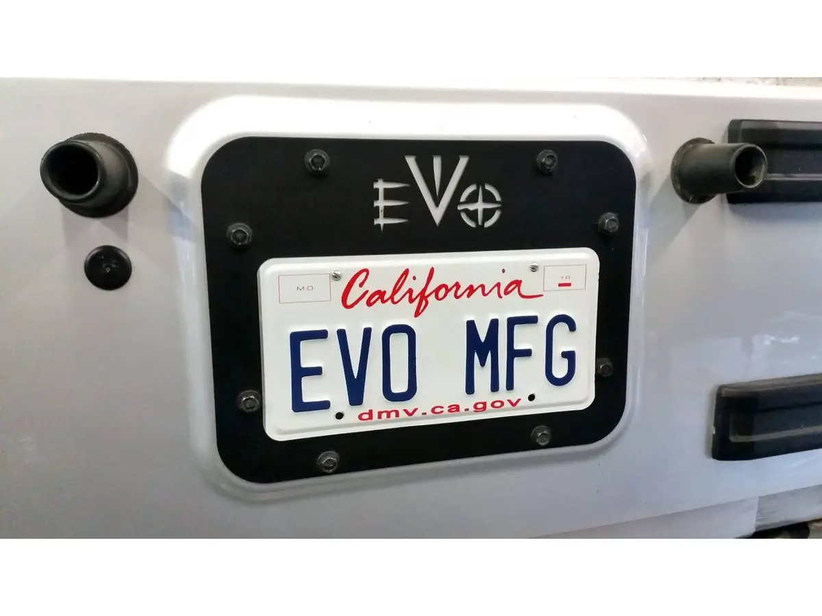 Gate Plate Vent Delete (Black) Jk/Jku 1