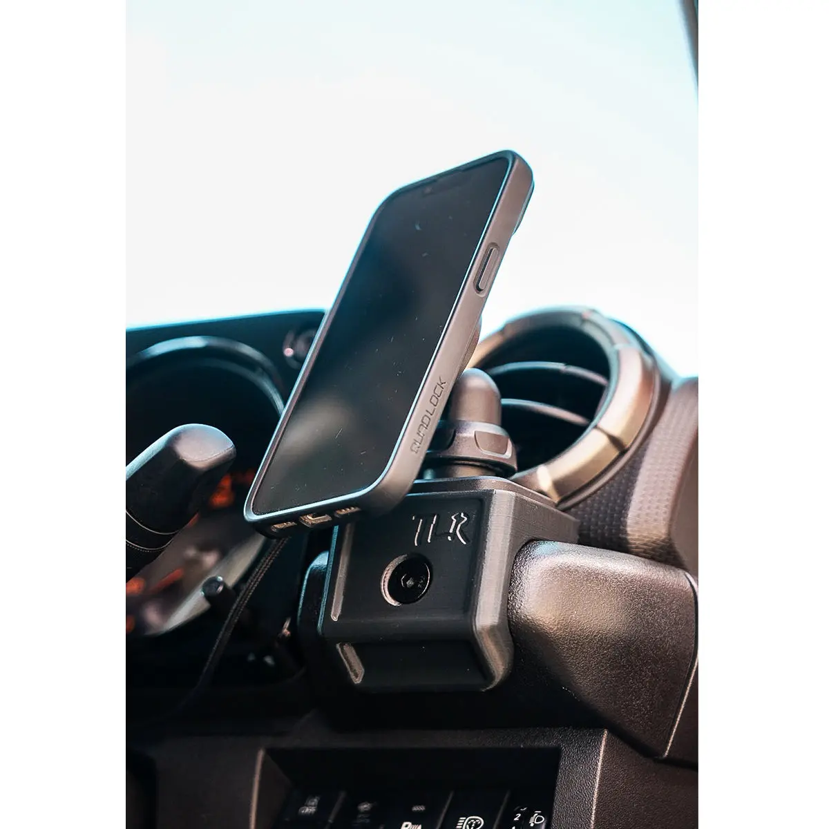 Tlr - Quad Lock® Mag Phone Mount Bundle With Wireless Charging Head - Drivers Side (Jimny Models 2018-Current Xl 5-Door, Glx & Lite 3-Door) 1