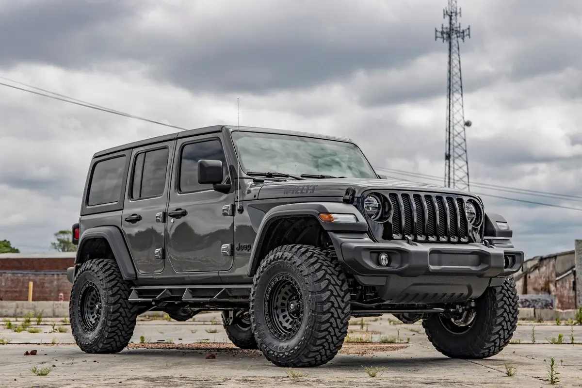 Rough Country 3.5 Inch Lift Kit | C/A Drop | 4-Door | Ecodiesel | Jeep Wrangler Unlimited (20-23) 1