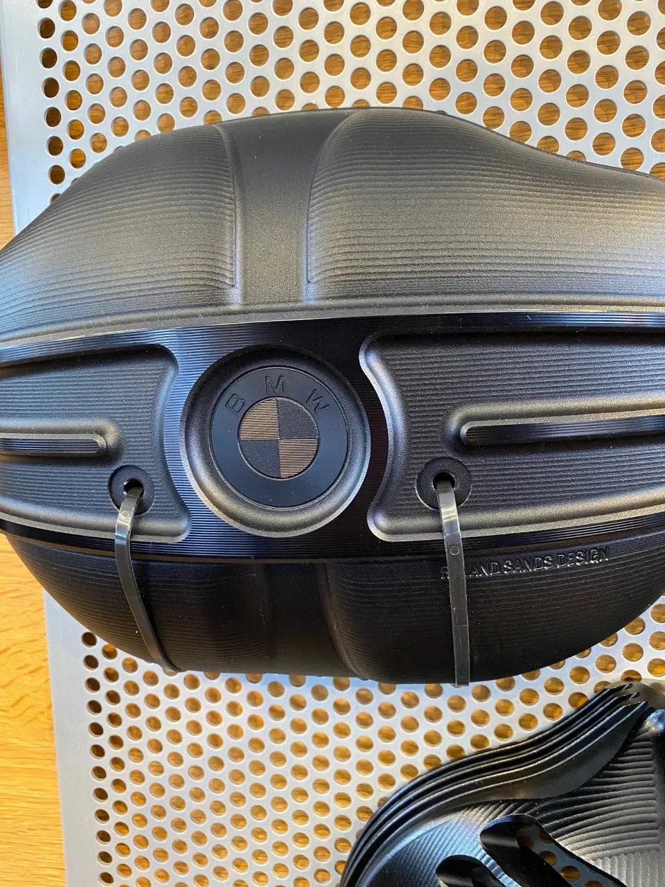 R 18 Bmw Blackout Valve Covers 1