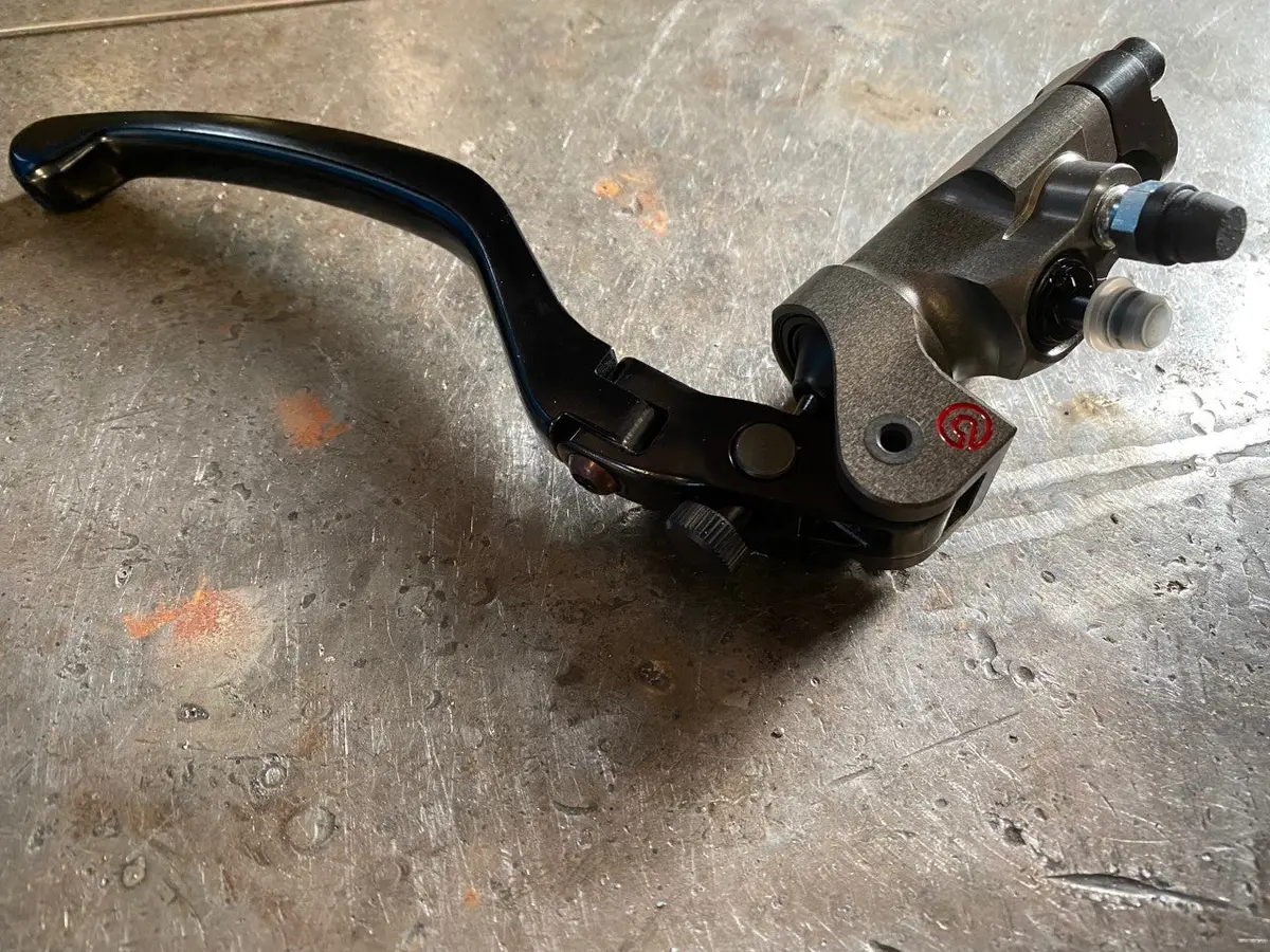 Brembo 19X18 Billet Radial Master Cylinder With Folding Standard Lever 1